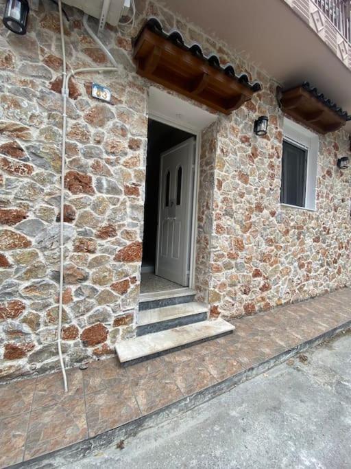 Stone House 48 M Apartment Acharnes Bagian luar foto