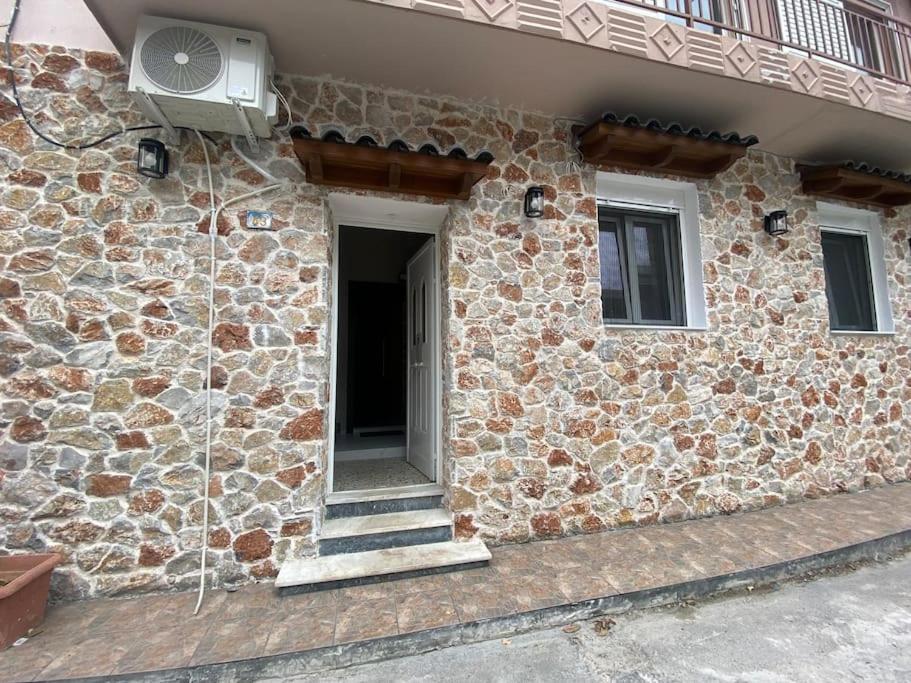 Stone House 48 M Apartment Acharnes Bagian luar foto